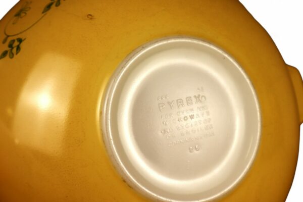Vintage Pyrex Large Mixing Bowl - Image 3