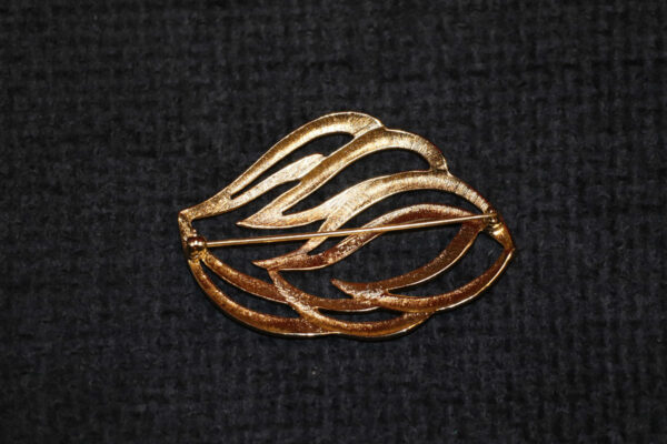 Vintage Signed Monet Brooch with Box - Image 4