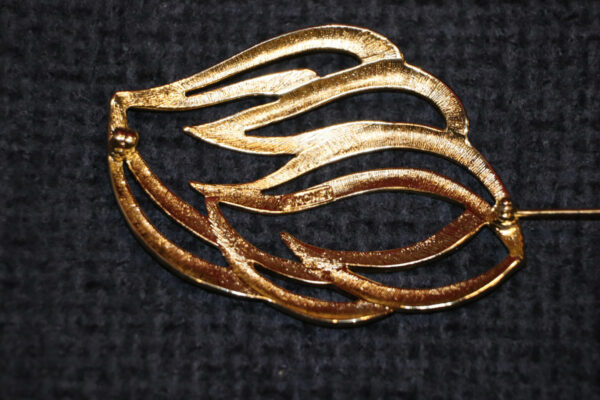 Vintage Signed Monet Brooch with Box - Image 3