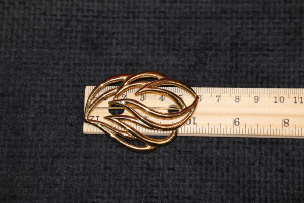 Vintage Signed Monet Brooch with Box - Image 5